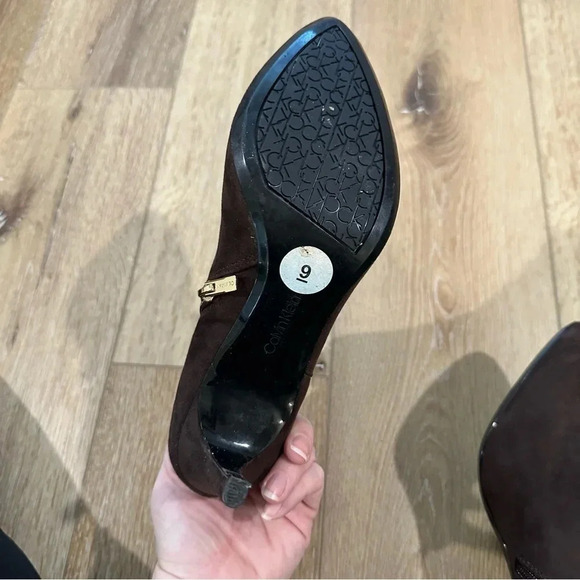 Calvin Klein Jailene Pointed Toe Brown Stiletto Heel Suede Booties Size 9 NWOT - Picture 10 of 11